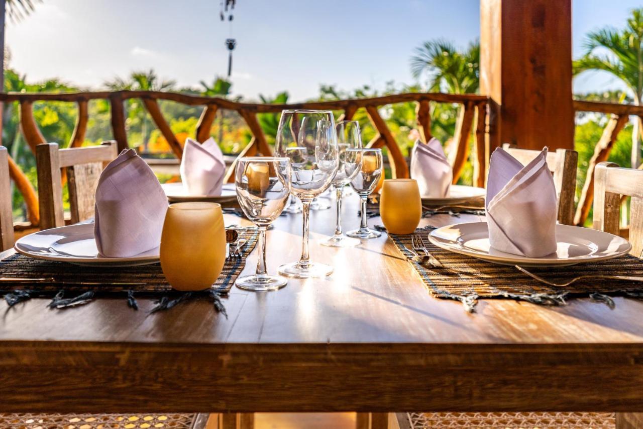 Bed and Breakfast Tombo House Diani Beach Esterno foto